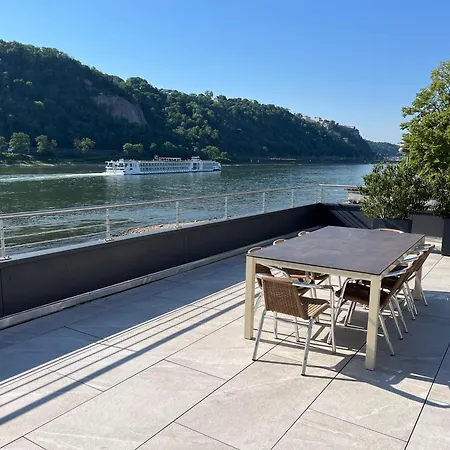 Haus Rheinterrasse Nyaraló *