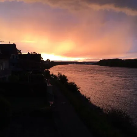 בית נופש Haus Rheinterrasse